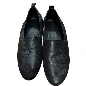 Arche Onyko flats in black pebbled leather.
Size 39 (8). EUC